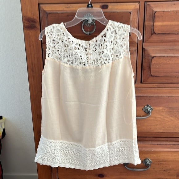 NWT Hem & Thread Women’s Cream Lace Blouse Size Small - Picture 7 of 12